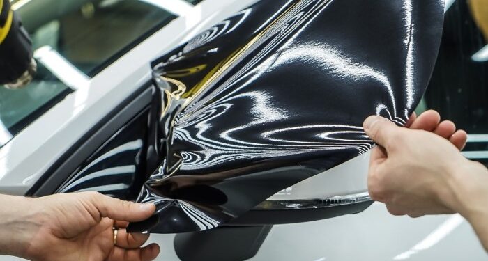 Стоит ли обклеивать автомобиль виниловой пленкой: особенности ее влияния