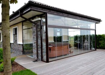 Безрамное остекление: ключевые достоинства и технология