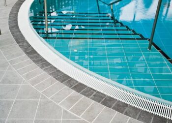 Плитка для бассейнов: ключевые требования, выбор и монтаж