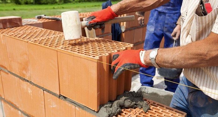 Будівництво з цегли: основні правила та переваги