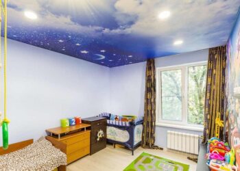 Натяжной потолок в детскую: достоинства, установка и рекомендации по выбору
