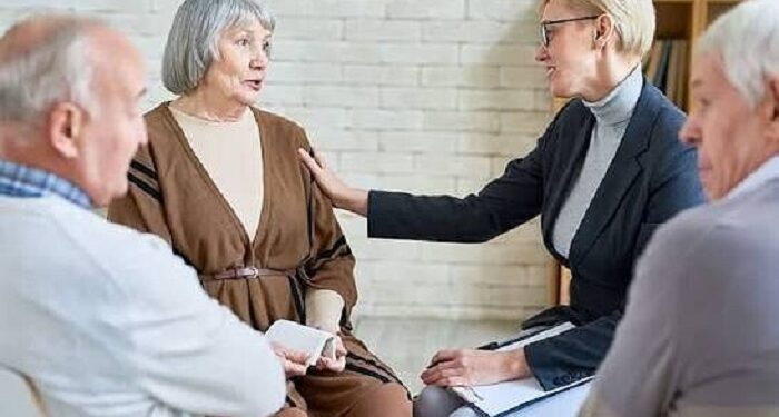 Психологическая поддержка в домах престарелых: почему это важно